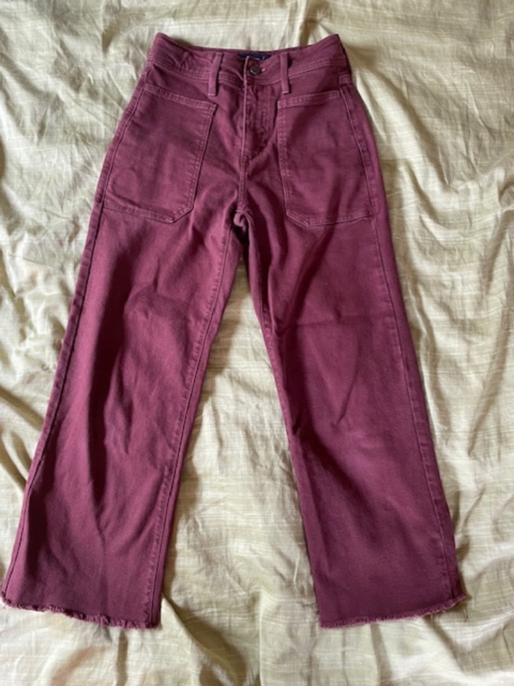 High waisted, cropped pants